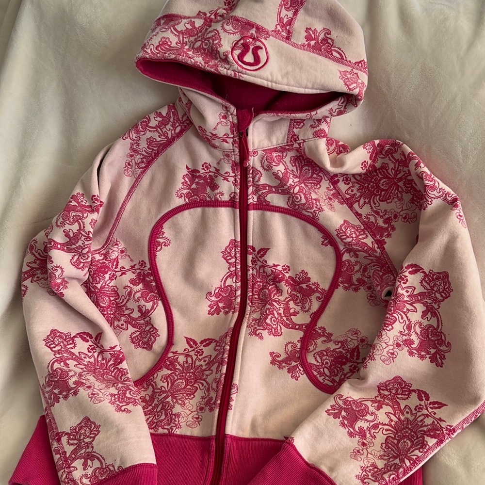 Lululemon Reversible Scuba Full Zip! Pink Lace Size 8/10
